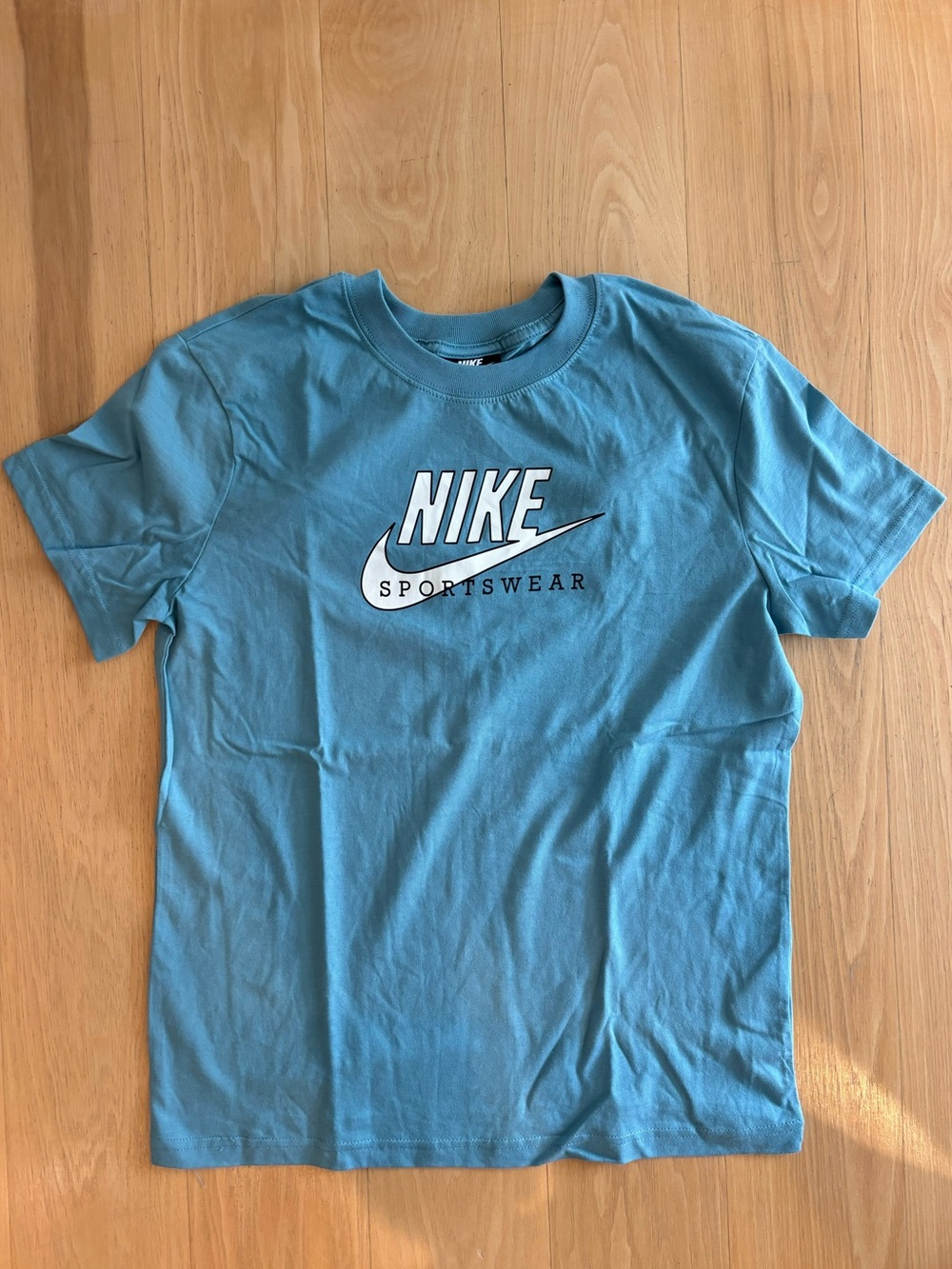 NWT Women’s Nike Tee